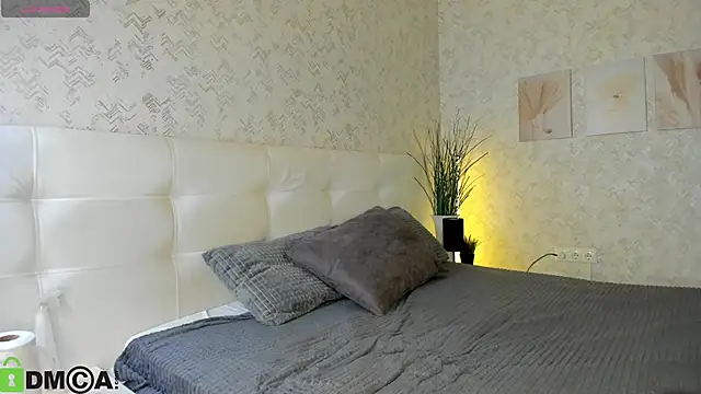 Nicole Charm online show from September 2025 09:18:01 PM