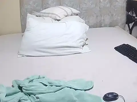 Snapshot of slender_sweet chatting on May 2026 11:04:02 AM slender sweet online show from May 2026 11:04:02 AM