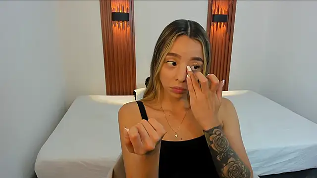 AliceRoss0 online show from December 2025 08:39:01 PM