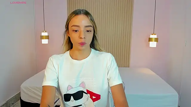 AliceRoss0 online show from June 2026 08:35:01 PM