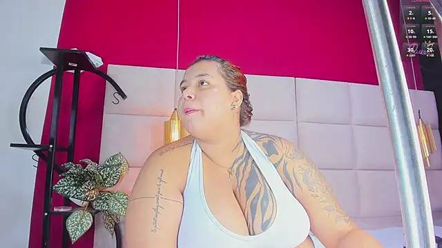 Amberluy online show from February 2026 07:41:01 PM