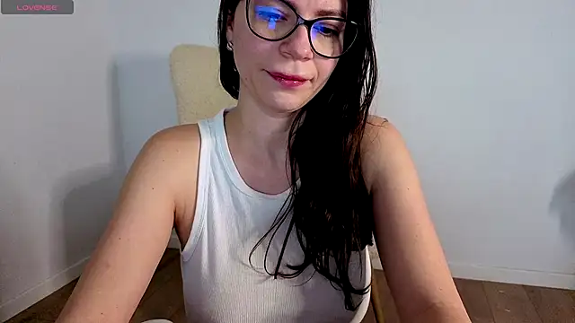 Jullyenn3 online show from November 2025 09:30:01 AM