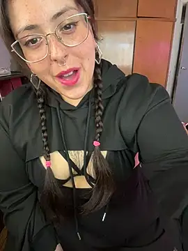 Mizztikaa online show from October 2025 07:03:02 PM