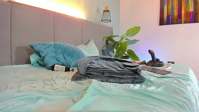 Annie-Wolf online show from February 2025 01:26:01 AM