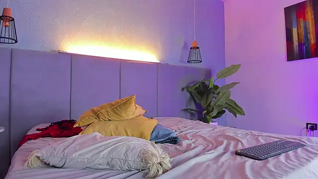 Annie-Wolf online show from March 2025 03:15:01 AM