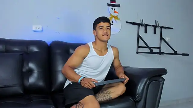 Rob saenz  online show from December 2024 01:27:02 PM