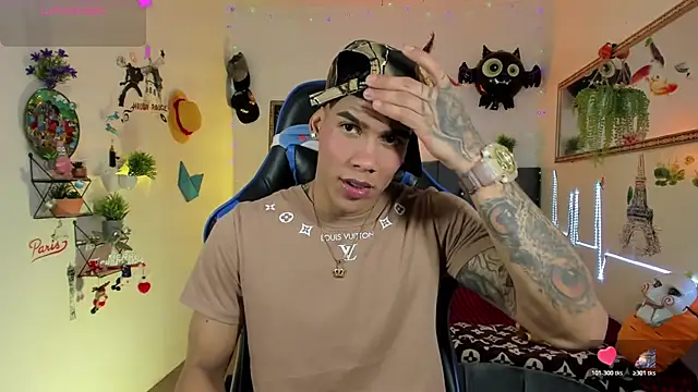 Snapshot of Damian_latinxxx chatting on November 2025 03:05:01 AM Damian latinxxx online show from November 2025 03:05:01 AM