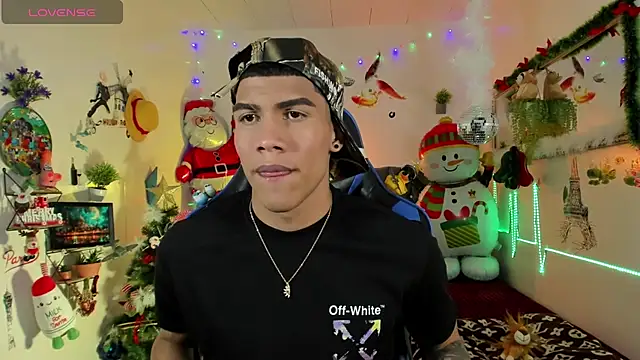 Snapshot of Damian_latinxxx chatting on November 2025 03:16:02 AM Damian latinxxx online show from November 2025 03:16:02 AM