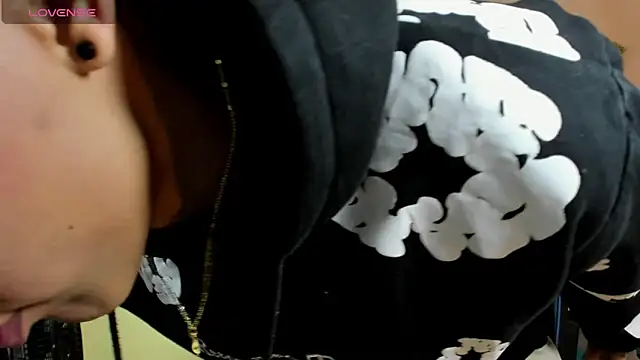 Snapshot of Damian_latinxxx chatting on November 2025 03:17:02 AM Damian latinxxx online show from November 2025 03:17:02 AM