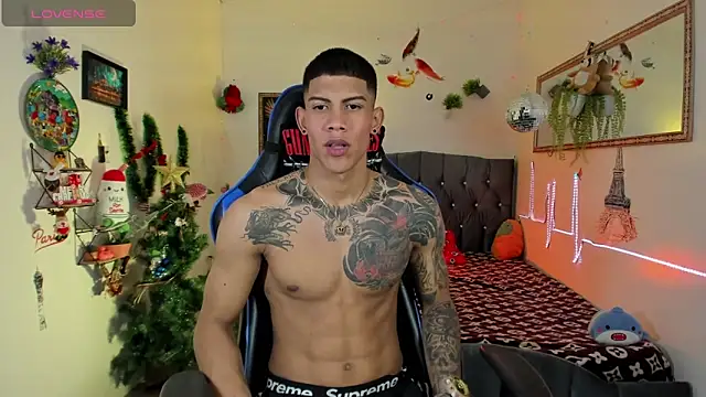 Snapshot of Damian_latinxxx chatting on December 2025 03:16:02 AM Damian latinxxx online show from December 2025 03:16:02 AM