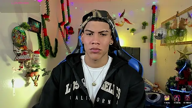 Snapshot of Damian_latinxxx chatting on December 2025 03:02:01 AM Damian latinxxx online show from December 2025 03:02:01 AM