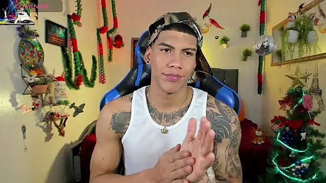 Snapshot of Damian_latinxxx chatting on December 2025 03:14:02 AM Damian latinxxx online show from December 2025 03:14:02 AM