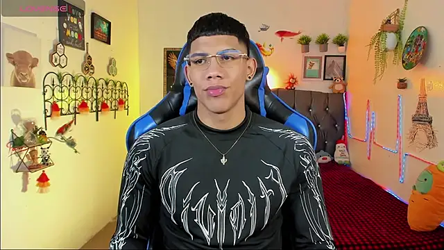 Snapshot of Damian_latinxxx chatting on January 2026 02:58:02 AM Damian latinxxx online show from January 2026 02:58:02 AM