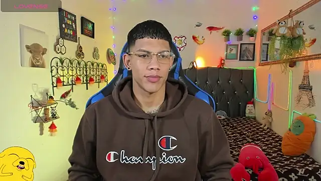 Snapshot of Damian_latinxxx chatting on January 2026 03:09:02 AM Damian latinxxx online show from January 2026 03:09:02 AM