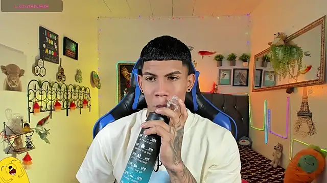 Snapshot of Damian_latinxxx chatting on January 2026 03:09:01 AM Damian latinxxx online show from January 2026 03:09:01 AM