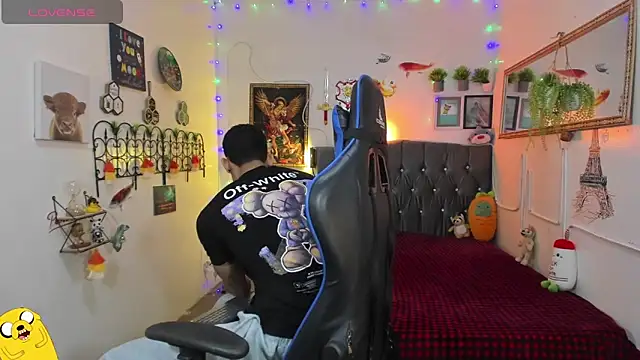 Snapshot of Damian_latinxxx chatting on January 2026 02:57:02 AM Damian latinxxx online show from January 2026 02:57:02 AM