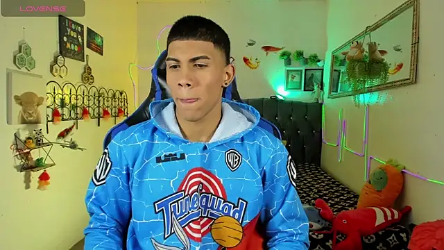 Snapshot of Damian_latinxxx chatting on January 2026 03:10:02 AM Damian latinxxx online show from January 2026 03:10:02 AM