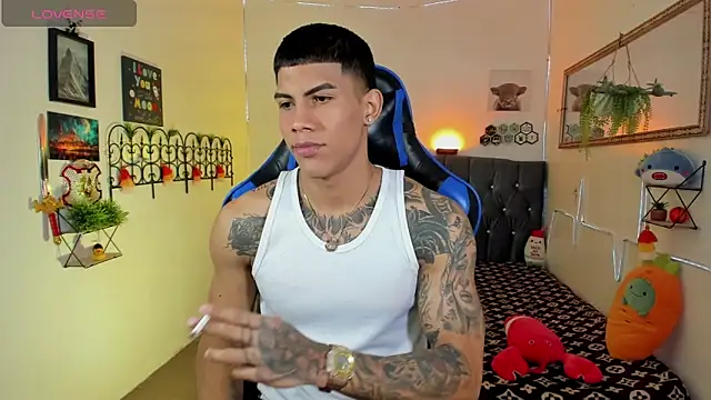 Snapshot of Damian_latinxxx chatting on February 2026 03:12:02 AM Damian latinxxx online show from February 2026 03:12:02 AM