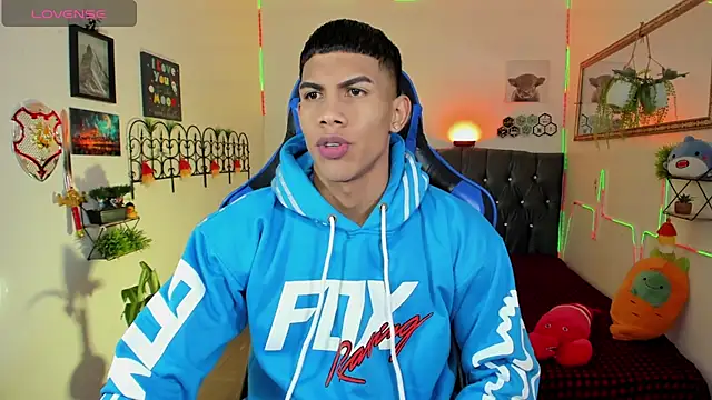 Snapshot of Damian_latinxxx chatting on February 2026 03:10:01 AM Damian latinxxx online show from February 2026 03:10:01 AM