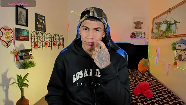 Snapshot of Damian_latinxxx chatting on February 2026 03:21:01 AM Damian latinxxx online show from February 2026 03:21:01 AM