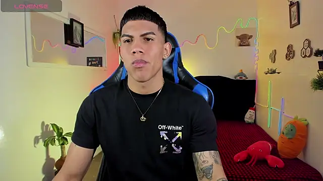 Snapshot of Damian_latinxxx chatting on February 2026 03:13:01 AM Damian latinxxx online show from February 2026 03:13:01 AM