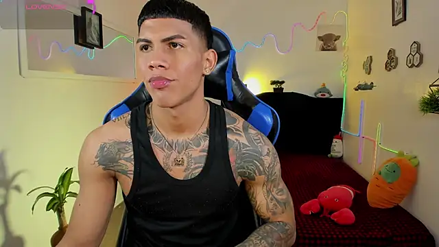 Snapshot of Damian_latinxxx chatting on February 2026 07:51:01 AM Damian latinxxx online show from February 2026 07:51:01 AM