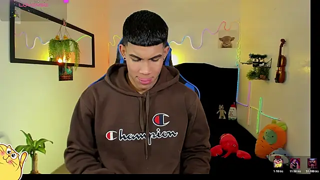 Snapshot of Damian_latinxxx chatting on February 2026 03:15:01 AM Damian latinxxx online show from February 2026 03:15:01 AM