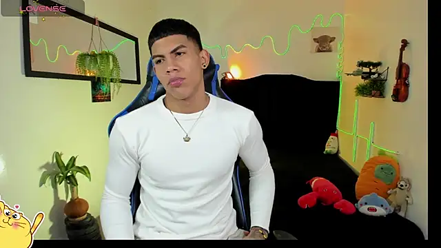 Snapshot of Damian_latinxxx chatting on February 2026 12:09:02 AM Damian latinxxx online show from February 2026 12:09:02 AM