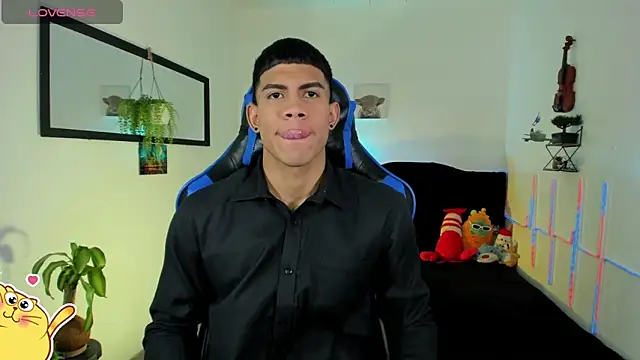 Snapshot of Damian_latinxxx chatting on February 2026 12:11:02 AM Damian latinxxx online show from February 2026 12:11:02 AM