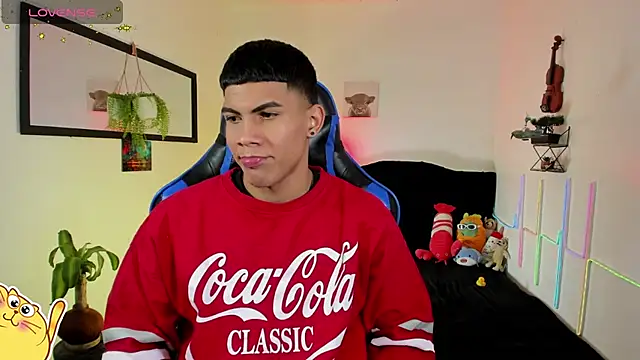 Snapshot of Damian_latinxxx chatting on February 2026 07:15:01 PM Damian latinxxx online show from February 2026 07:15:01 PM