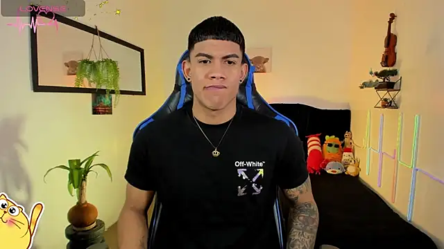 Snapshot of Damian_latinxxx chatting on March 2026 03:02:02 AM Damian latinxxx online show from March 2026 03:02:02 AM