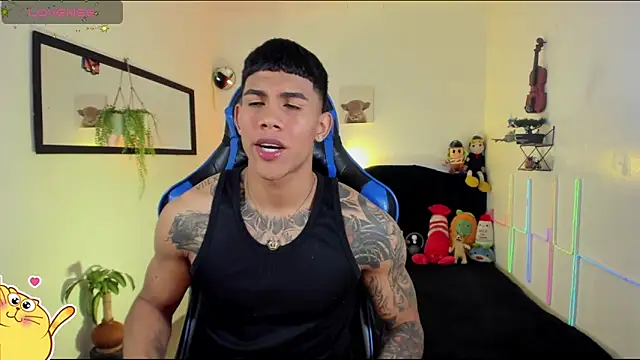 Snapshot of Damian_latinxxx chatting on March 2026 03:10:01 AM Damian latinxxx online show from March 2026 03:10:01 AM