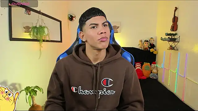 Snapshot of Damian_latinxxx chatting on March 2026 03:12:02 AM Damian latinxxx online show from March 2026 03:12:02 AM