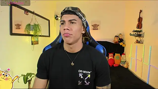 Snapshot of Damian_latinxxx chatting on March 2026 01:01:01 AM Damian latinxxx online show from March 2026 01:01:01 AM