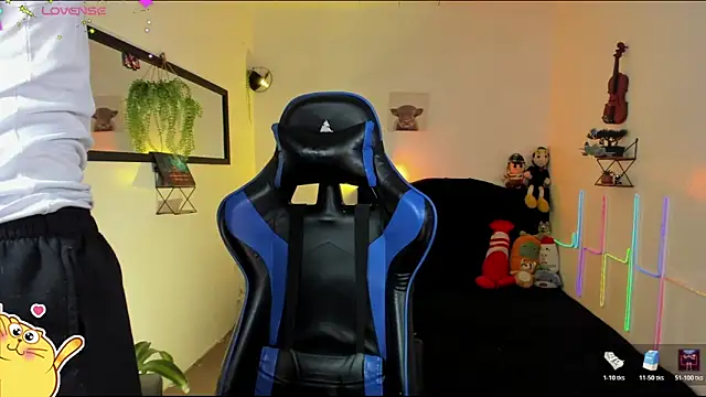 Snapshot of Damian_latinxxx chatting on March 2026 01:23:01 AM Damian latinxxx online show from March 2026 01:23:01 AM