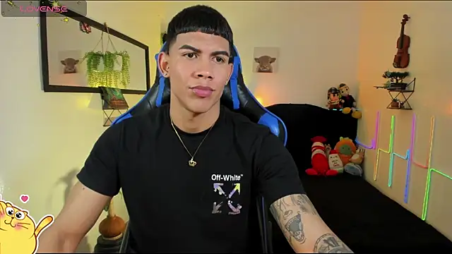 Snapshot of Damian_latinxxx chatting on March 2026 03:12:01 AM Damian latinxxx online show from March 2026 03:12:01 AM