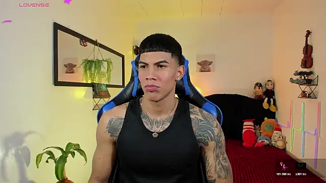 Snapshot of Damian_latinxxx chatting on March 2026 03:12:02 AM Damian latinxxx online show from March 2026 03:12:02 AM