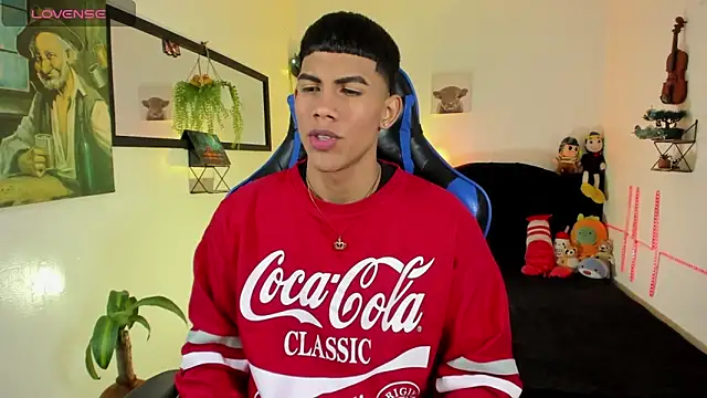 Snapshot of Damian_latinxxx chatting on March 2026 02:26:01 AM Damian latinxxx online show from March 2026 02:26:01 AM