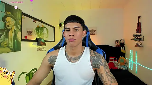 Snapshot of Damian_latinxxx chatting on March 2026 08:19:01 AM Damian latinxxx online show from March 2026 08:19:01 AM