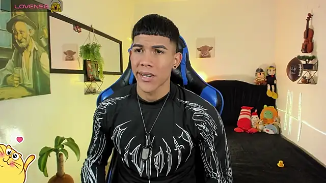 Snapshot of Damian_latinxxx chatting on March 2026 03:06:02 AM Damian latinxxx online show from March 2026 03:06:02 AM