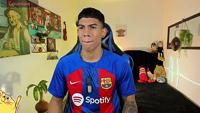 Snapshot of Damian_latinxxx chatting on March 2026 03:18:02 AM Damian latinxxx online show from March 2026 03:18:02 AM