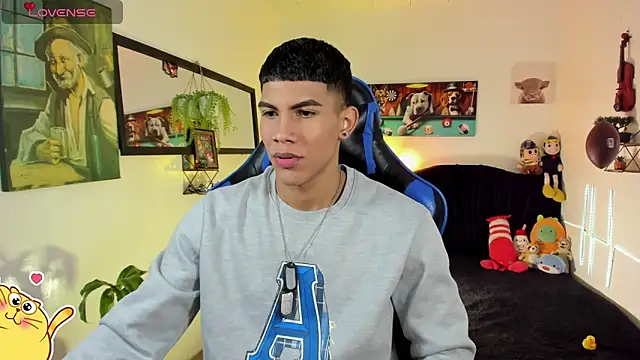 Snapshot of Damian_latinxxx chatting on March 2026 03:19:02 AM Damian latinxxx online show from March 2026 03:19:02 AM