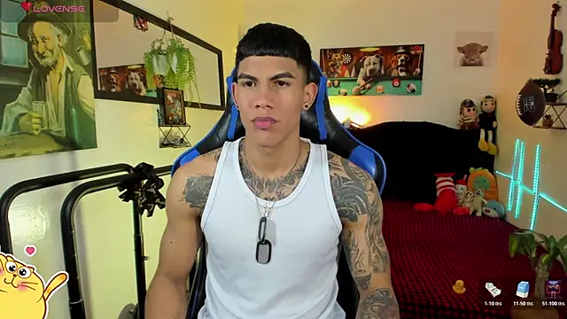 Snapshot of Damian_latinxxx chatting on April 2026 07:05:01 AM Damian latinxxx online show from April 2026 07:05:01 AM