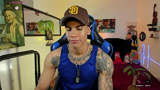 Snapshot of Damian_latinxxx chatting on April 2026 06:19:01 AM Damian latinxxx online show from April 2026 06:19:01 AM