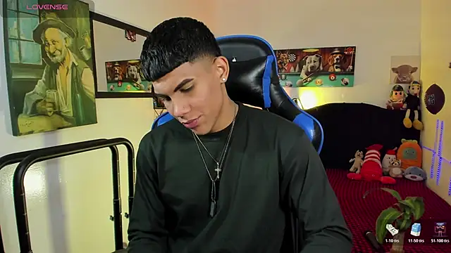 Snapshot of Damian_latinxxx chatting on April 2026 03:12:01 AM Damian latinxxx online show from April 2026 03:12:01 AM