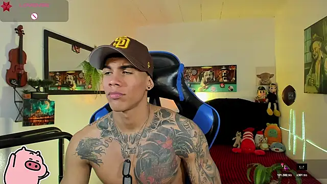 Snapshot of Damian_latinxxx chatting on April 2026 07:45:01 AM Damian latinxxx online show from April 2026 07:45:01 AM