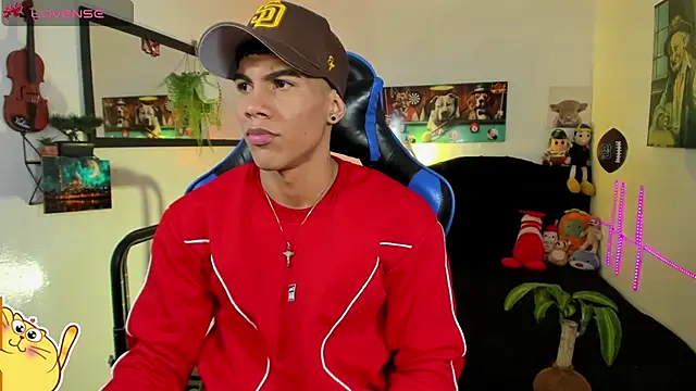 Snapshot of Damian_latinxxx chatting on April 2026 03:23:01 AM Damian latinxxx online show from April 2026 03:23:01 AM