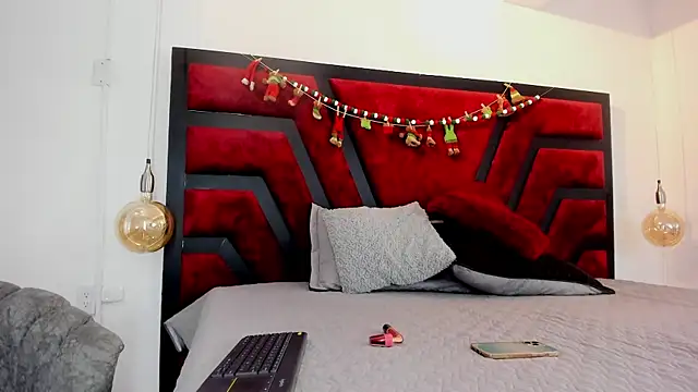 carolaine94 online show from December 2024 07:00:01 PM