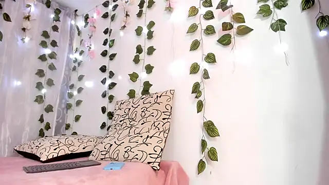 carolaine94 online show from March 2025 06:25:01 PM