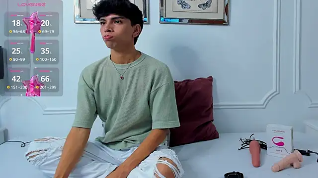 Snapshot of Santy_carrington chatting on January 2025 08:42:01 PM Santy carrington online show from January 2025 08:42:01 PM